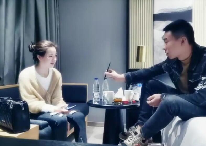 9总全国探花约了个高颜值气质不错妹子酒店啪啪穿上丝袜沙发骑乘调情69大力猛操