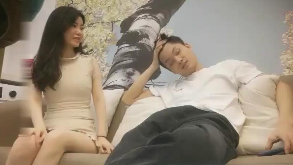 探花约了个短裙少妇TP啪啪调情一番再开干上位骑坐抽插喊很紧搞得受不了呻吟连连