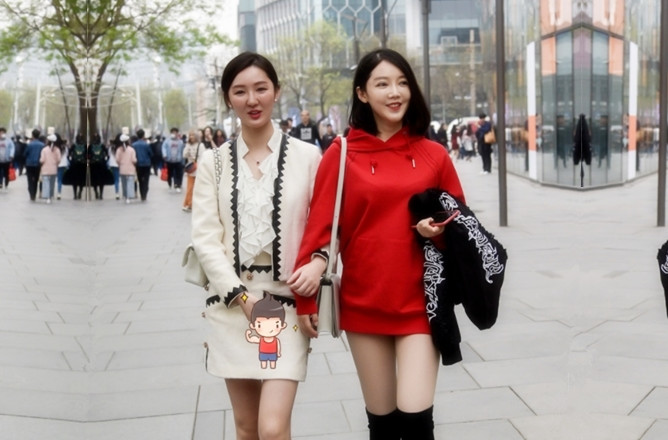 新人约小夫妻4P交换互操直接开始张开双腿正入翘起屁股猛顶