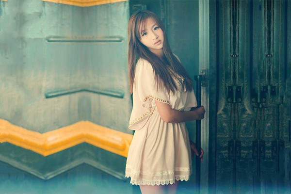 夫妻交换新作欣赏自己老婆在别的男人胯下呻吟