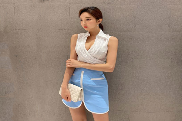 女神来伴佳人美玉胴体肆意抽插