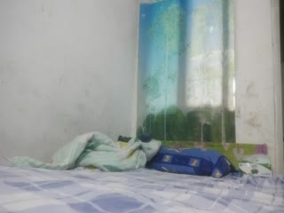 牛仔短裙带到小房间操逼超近视角怼着肥穴猛操