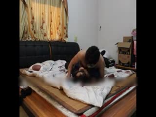 国语女大学生戴着墨镜 穿着性感黑丝高跟 激情爱爱