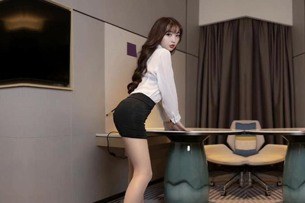 年轻良家女白皙蜜桃臀气质过人颜值高人美逼遭罪被干爽