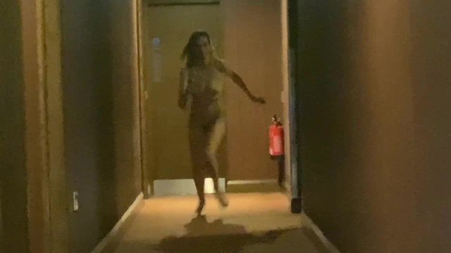 裸体酒店快闪冲刺