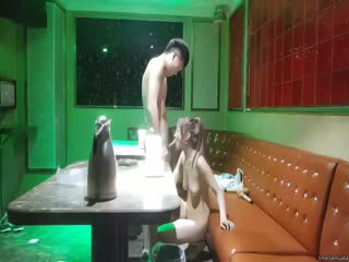 【歌厅探花】2000包间干漂亮小姐姐，前凸后翘，浪劲十足，沙发高跟啪啪激情无限