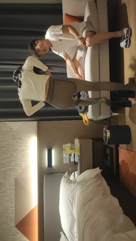 高端奥迪美女跪舔巨屌狂操紧穴 妹子高潮不断求饶