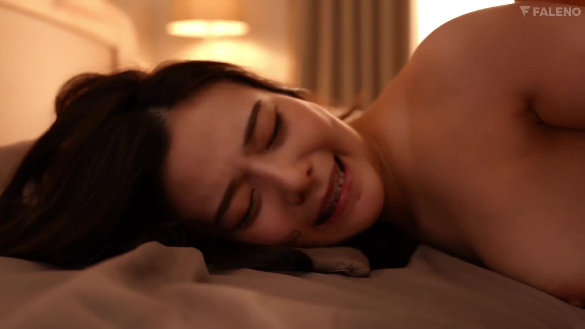 旦那の出張中に私は朝から晩まで義父に唾液たっぷりねっとり全身を隅々まで舐められて…ベロ舐め舌技にイカされ続けました。 吉高寧々