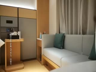 170CM气质高端外围美女，修长美腿坐身上各种摸，舔屌口交服务周到，后入猛操忍不住浪叫，大屁股骑坐啪啪啪