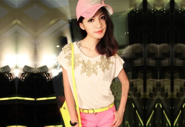 约良家鸭舌帽美少妇打扑克打到床上舌吻吸吮奶子调情舔屌口活还不错少妇抱着屁股享受被操主动上位骑乘爆操