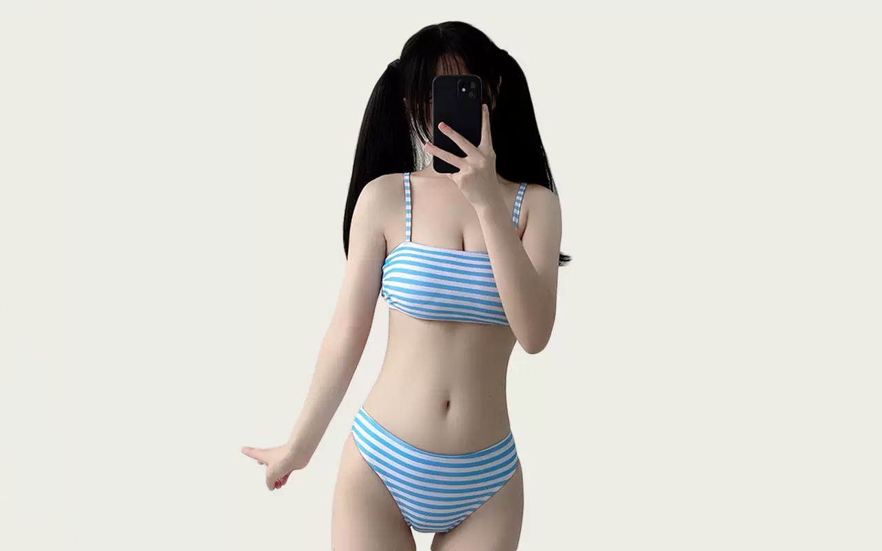 肉肉身材抠逼自慰