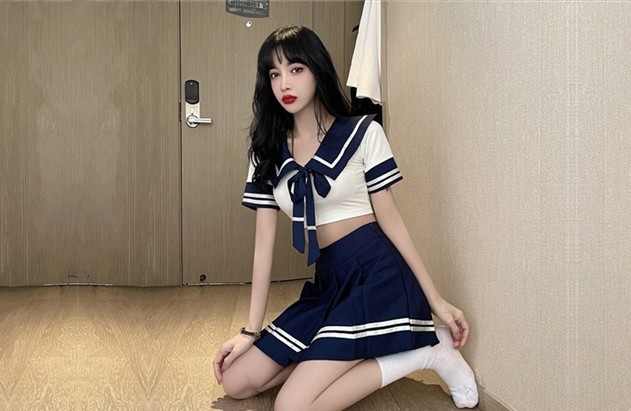 良家人妻制服学生情趣装小骚货抓着屌一顿吸黑丝美腿张开猛操