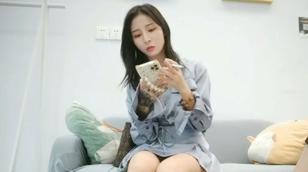 gc沈先生深夜约170CM花臂纹身美女 情趣开档丝袜深喉大屌后入一下下撞击骑乘自己动