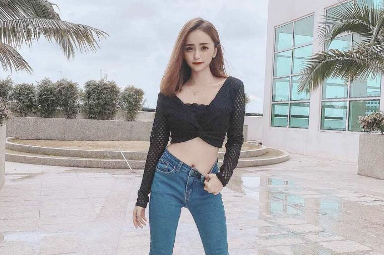 老婆出差小姨子真空蕾丝水手制服勾引姐夫激情啪啪完美身材非常哇塞