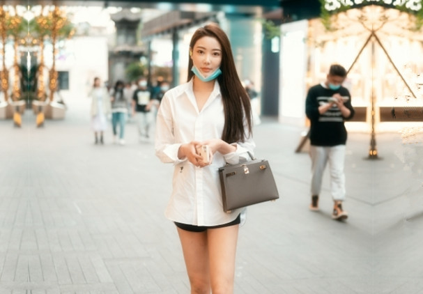 夏日午后良家偷情从单位提前请假小姐姐跟情人激情舌吻鸳鸯浴啪啪后入无套激情无限