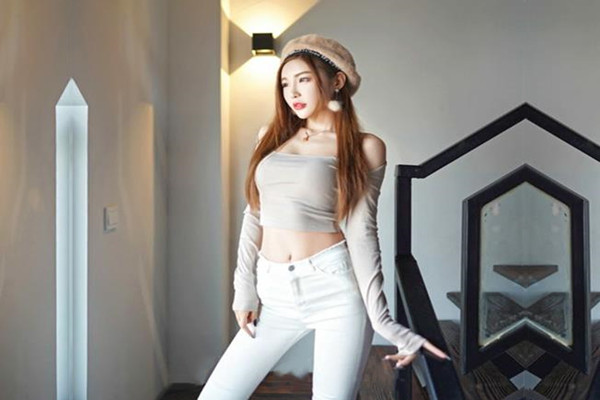 有钱就是好啊包臀裙小姐姐服务周到