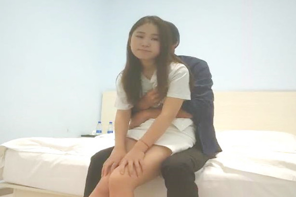 外围女神23岁湖南小美女这钱赚得不容易直插子宫痛苦又享受的性爱之旅