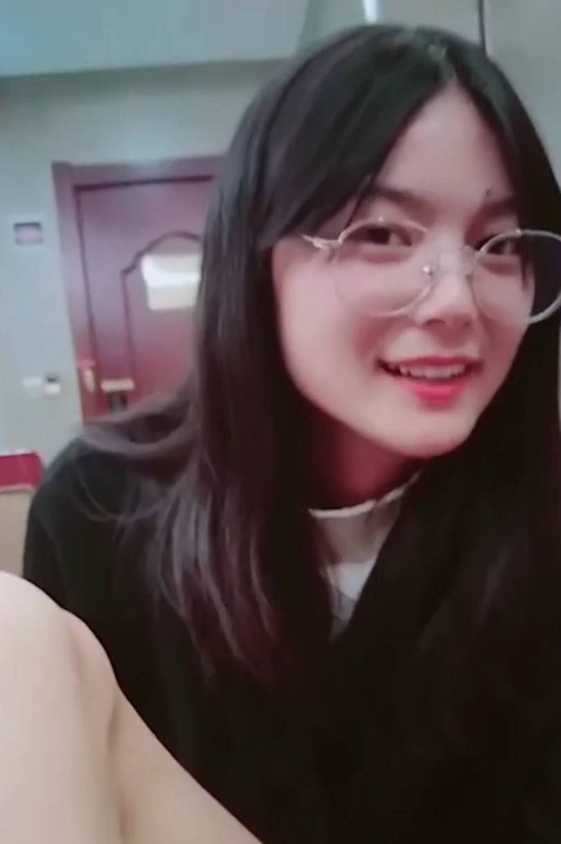 师范学院女学生和混混男友开房狂操