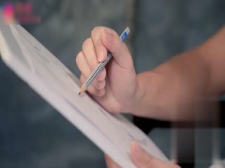 麻豆传媒】PM-001蜜桃传媒裸体素描画家的画笔深入浅出