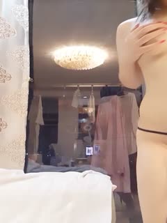 手机直播丰满骚气美女主播性感情趣装骚舞诱惑边跳边脱自慰扣逼出水大秀。。。.