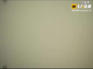 约了个牛仔裤网红萌妹啪啪！舌吻调情洗完澡骑乘抱着猛操！呻吟娇喘非常诱人~