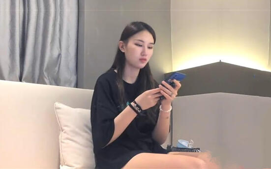 高端外围冷艳型的美女态度很不错连叫床都很冷艳