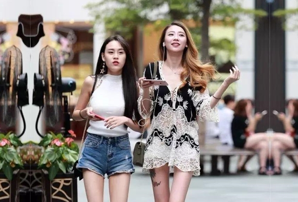 召唤师换妻小情侣进击换妻界约操良家夫妻第二场激情继续口交后入品尝对方老婆的美好