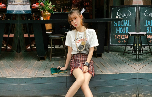 眼镜妹娇小00后小鸟依人相拥共浴小伙喜欢抠穴闻一闻69啪啪干高潮