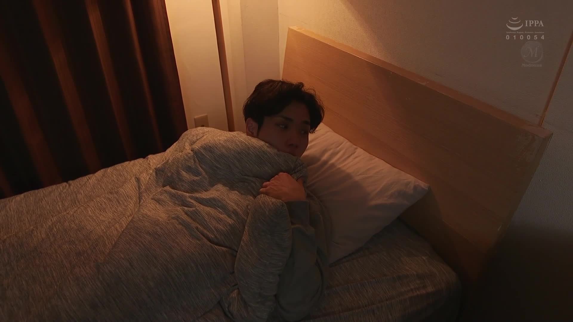 毎晩響く隣の奥さんの喘ぎ声が気になった僕は…～欲求不満な人妻と汗だくになってヤリまくった昼下がり～ 木下凛々子