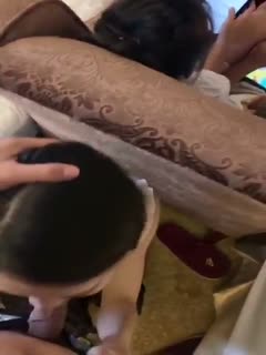 旁边有人也不管直接干