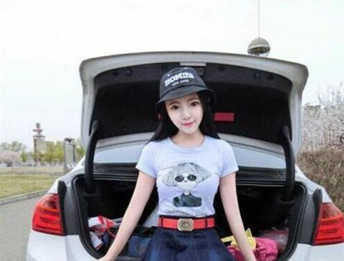 长相甜美内裤可爱的萌妹子刚学人偷情一件件扒掉衣服用力狂干