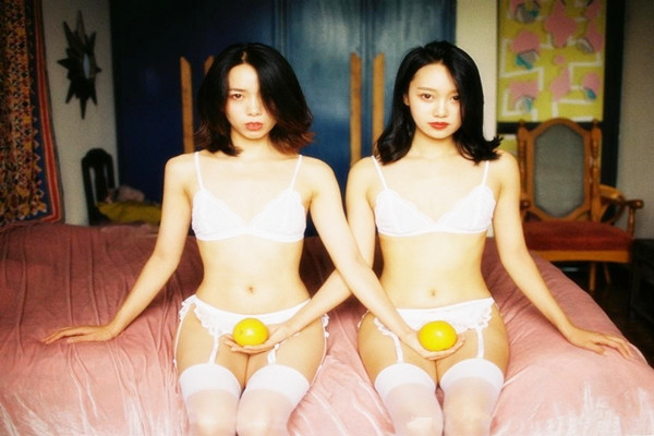 这么漂亮的妹子穿上黑丝干狠狠地抽插还不够还要掐脖子