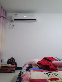 很是风骚少妇先是洗个澡然后穿上情趣内衣大力自慰插穴很是