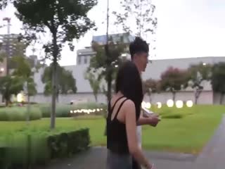 美女出门忘了把跳蛋取出来被色摄影师发现后请去进行深度访问