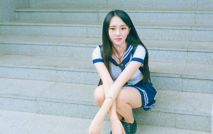 公园搭讪黑丝女大学生骗到家里猛操出水高潮不断淫语连篇