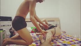 她老公刚走我后脚就入了闺房