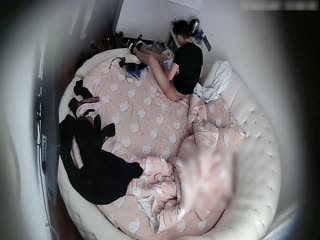 喷血推荐-白嫩漂亮的大学美女刚进房间就被男友扑倒扯掉裤子强行啪啪,操太久受不了不想干了被拉过来继续干!