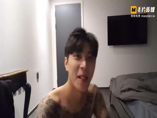 韩国双人主播极品爆乳女神被男友狂舔奶头！