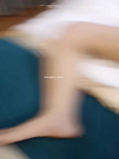 【迷奸女同事】猥琐小哥趁机迷玩一起出差晚上陪客户多喝了几杯的黑丝女同事