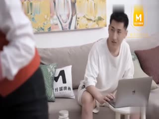 国产AV.强上骚气保洁员，硬不起来好尴尬