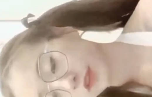 難得一見超清純極品雙胞胎姐妹花舌吻互揉奶子舔逼雙女秀跳蛋震動棒子互插一起翹起屁股扭動極度誘惑