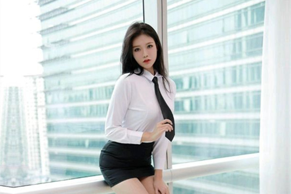 爆乳御姐跟小哥激情啪啪浪叫不断让小哥后入