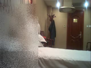 颜值还不错的丰满漂亮美女酒店被干到高潮时大叫：用力~使劲操我逼~好大~到顶了~逼好痒~使劲啊!国语!