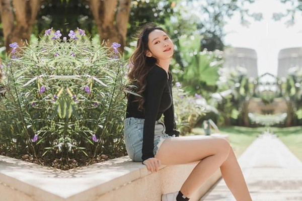 良家人妻这逼逼挺干净圆润美臀