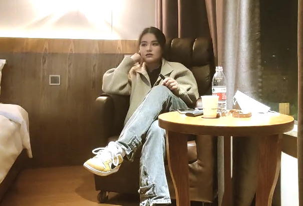 乔先生寻花高端茶几千块约的气质良家少妇被房间的网友讽刺