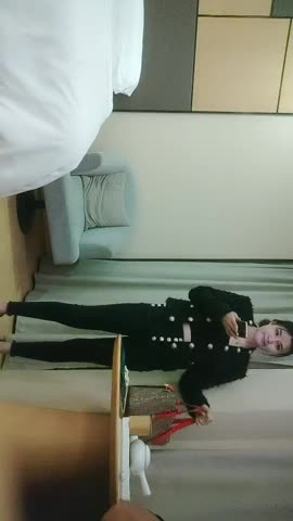 大吉大利探花大长腿外围妹，黑丝大屁股翘着口交，近距离视角拍摄，骑在身上往下猛坐 new