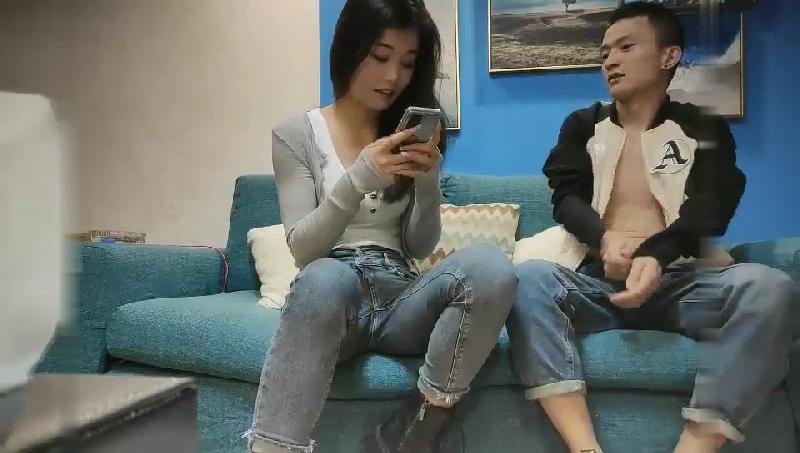 完美視角幹起來很頂，極品牛仔褲妹水聲噗嗤，妹子自慰看著擼射…