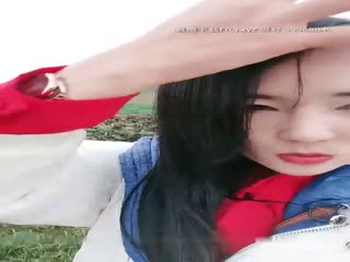 騷少婦戶外野地跳蛋塞逼自慰 回到車上掰開近距離特寫毛毛挺濃密