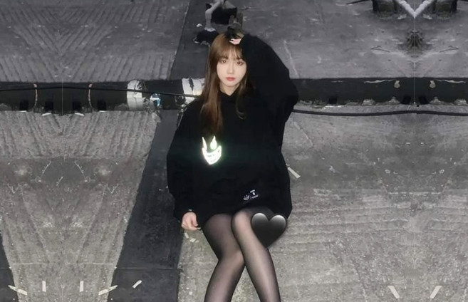 美臀小姐姐坐在身上搂着小腰舔屌口交要在沙发上操骑乘扶腰后入搞的妹子高潮