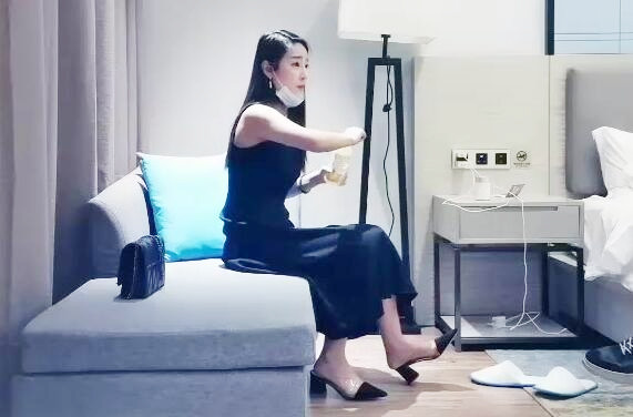 9总全国探花约了个黑裙大长腿妹子沙发骑坐调情口交舔弄上位骑乘猛操呻吟娇喘非常诱人